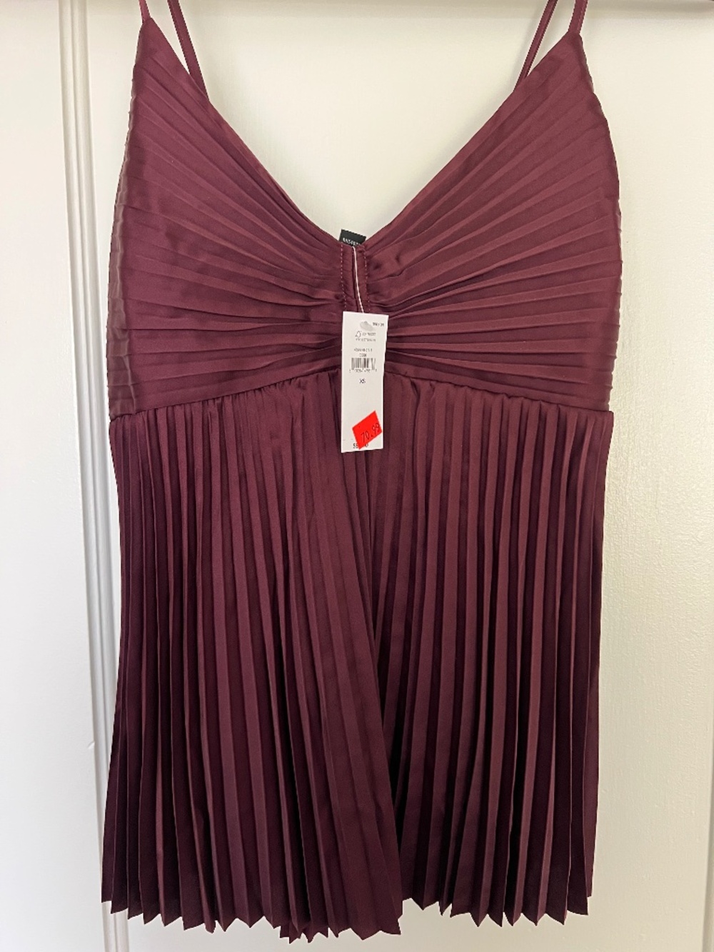 NWT Banana Republic XS Burgundy Pleated Tank